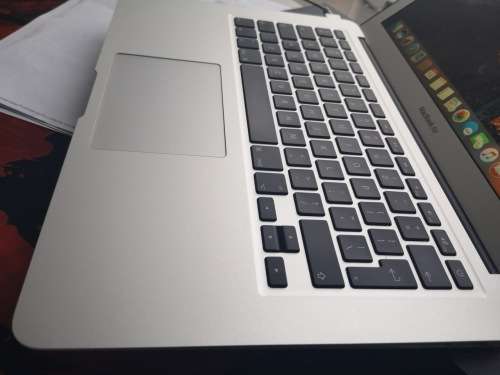 **EXCELLENT**MINT**APPLE MACBOOK AIR i5*64GB SSD*2GB RAM*11"HD*